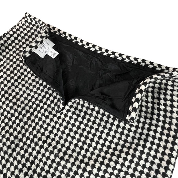 Ann Taylor Loft Petites size 12 black & white houndstooth skirt slit in back EUC - Picture 6 of 12